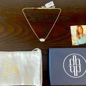 Kendra Scott pendant necklace - never worn
